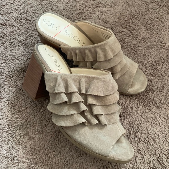 Sole Society Tan Suede Ruffle Mules w Wooden Heels - Picture 2 of 7